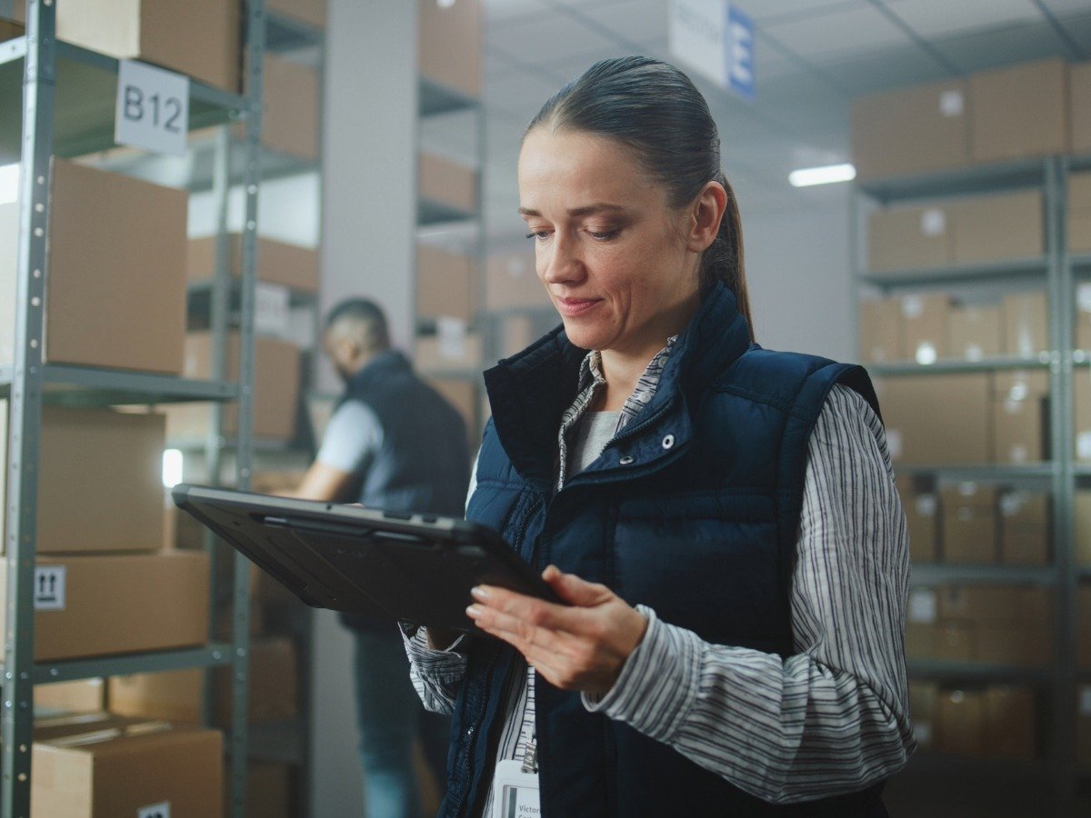 Retailers using a retail inventory management system with real-time data to eliminate manual tasks