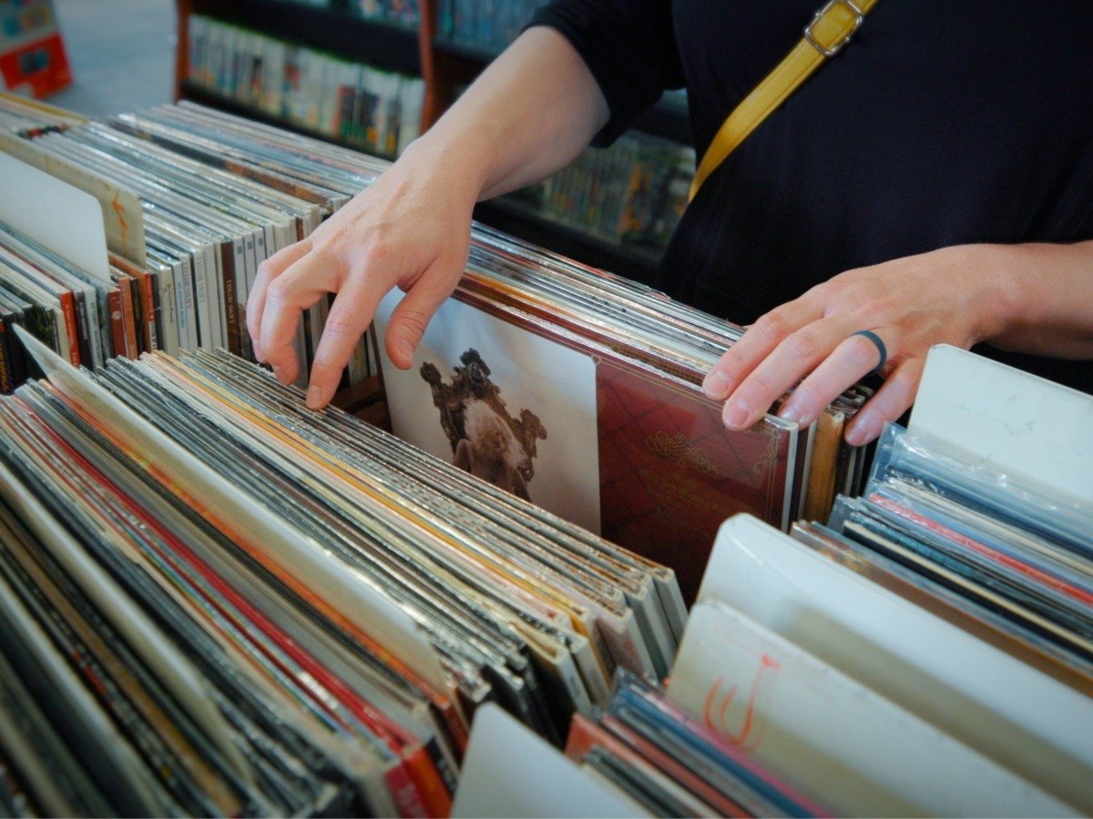 Stocked shelves using a real-time data unified commerce platform