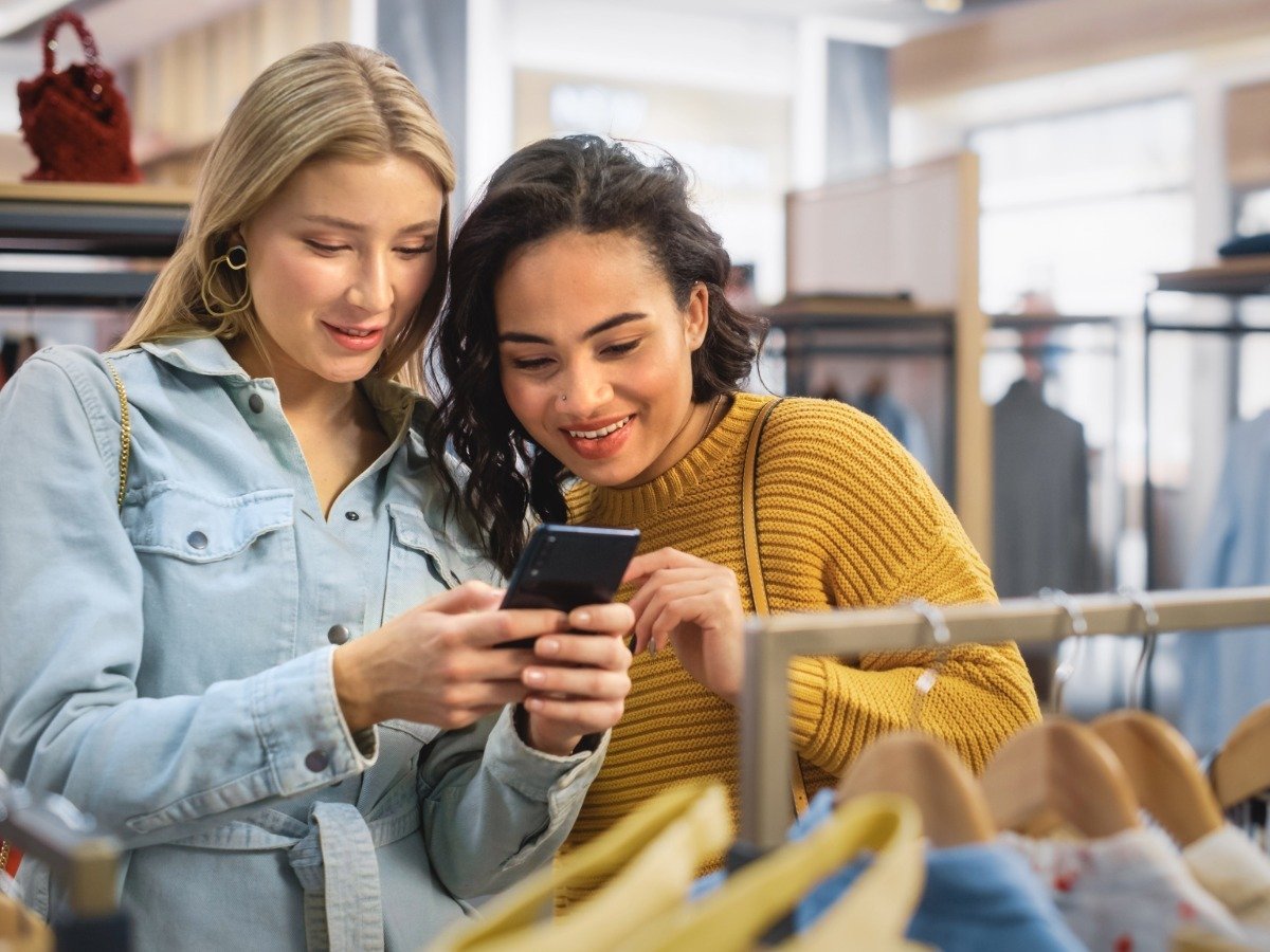 Omnichannel retail shopping on eCommerce and in-store
