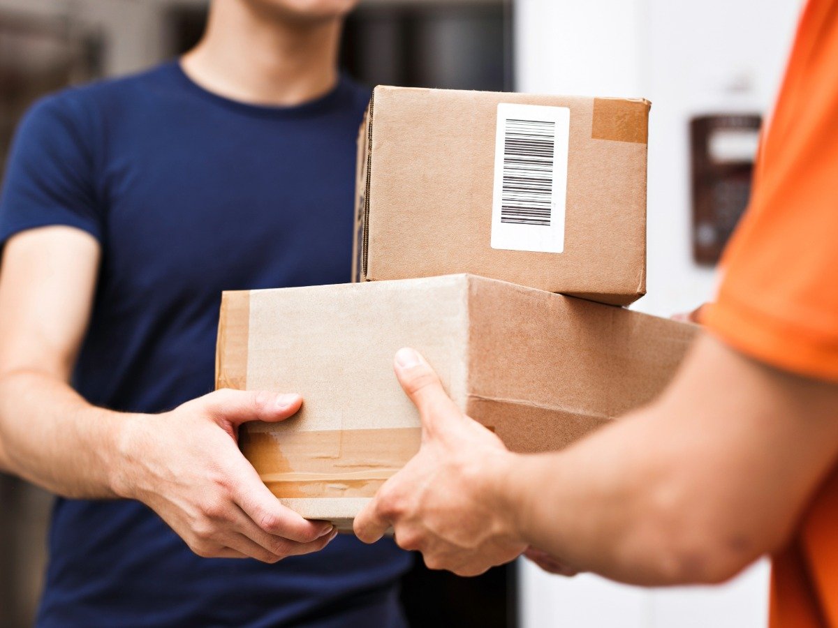 delivery-driver-handing-package