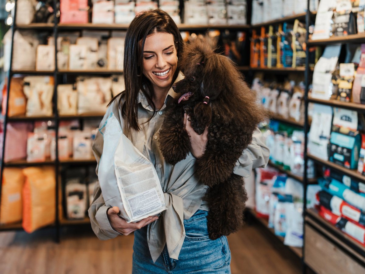pet-store-selling-dog-food