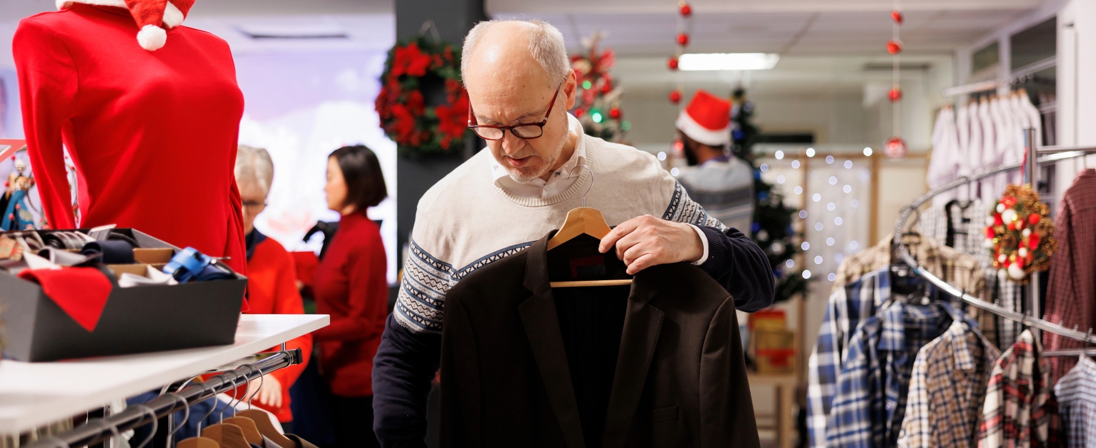 Why Staffing the Floor is Critical for a Successful Holiday Retail Customer Experience